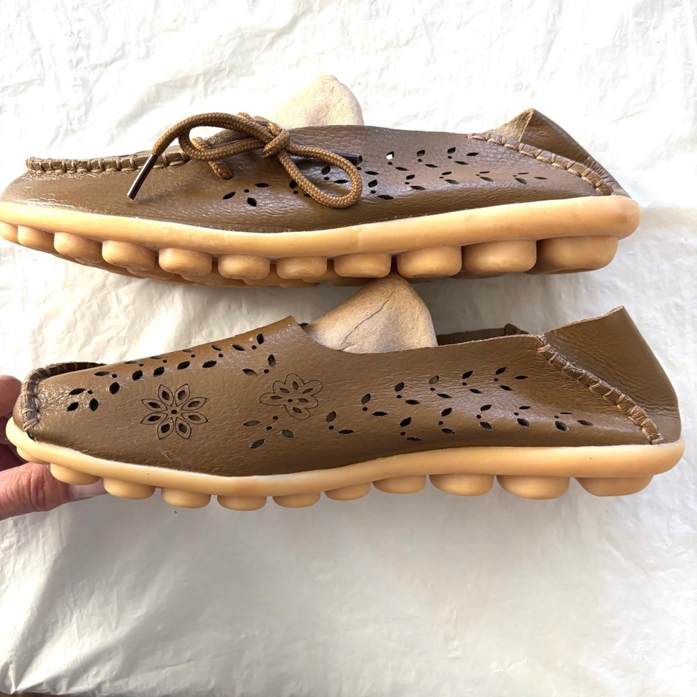 Socofy leather loafers die cut floral brown SZ 10.5 Euro 44 NWOT - Picture 3 of 14